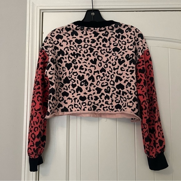 Beach Riot Ava Sweatshirt Rae Shorts Set Love Leopard - Picture 6 of 12